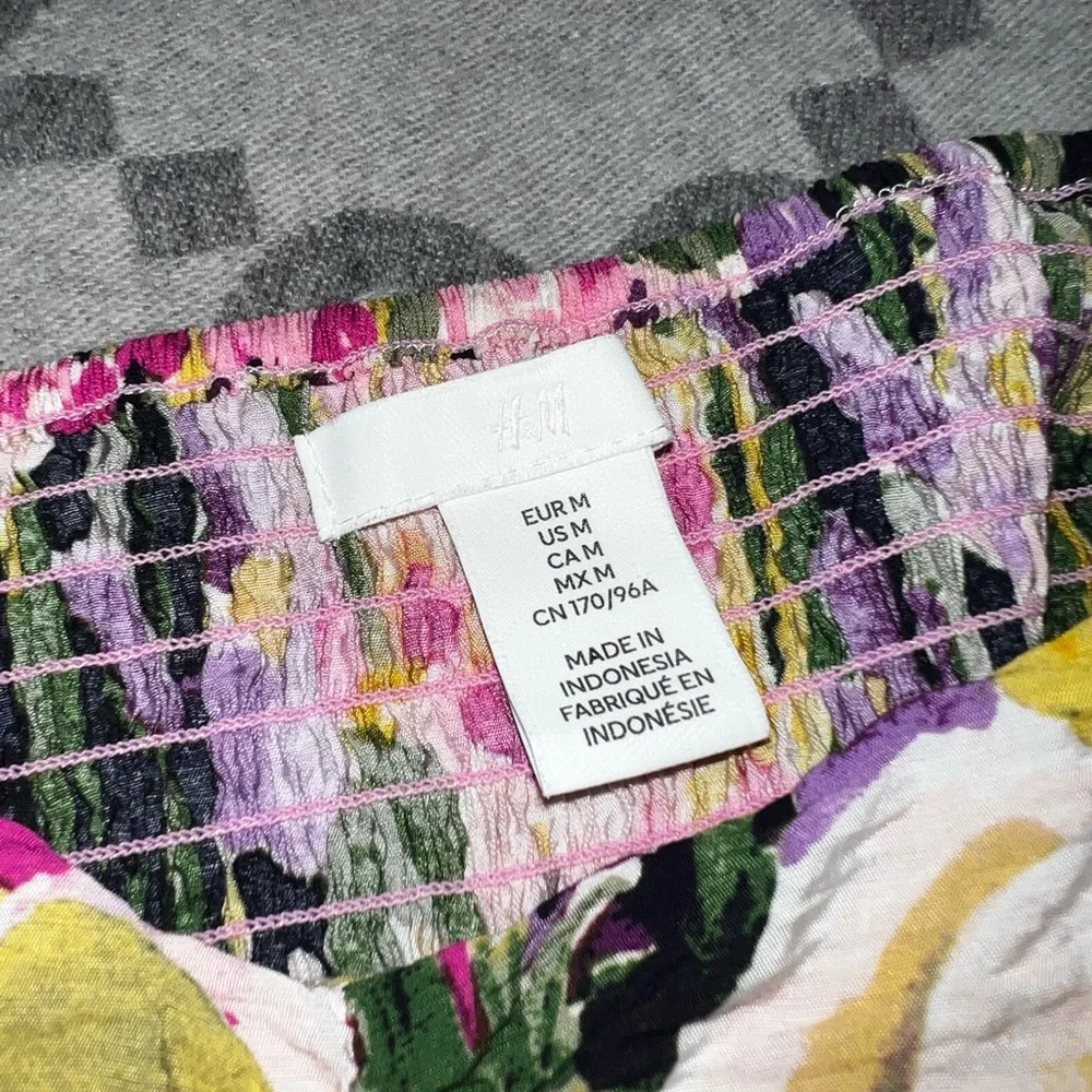 H&M pretty floral cropped blouse, size M - Picture 8 of 8